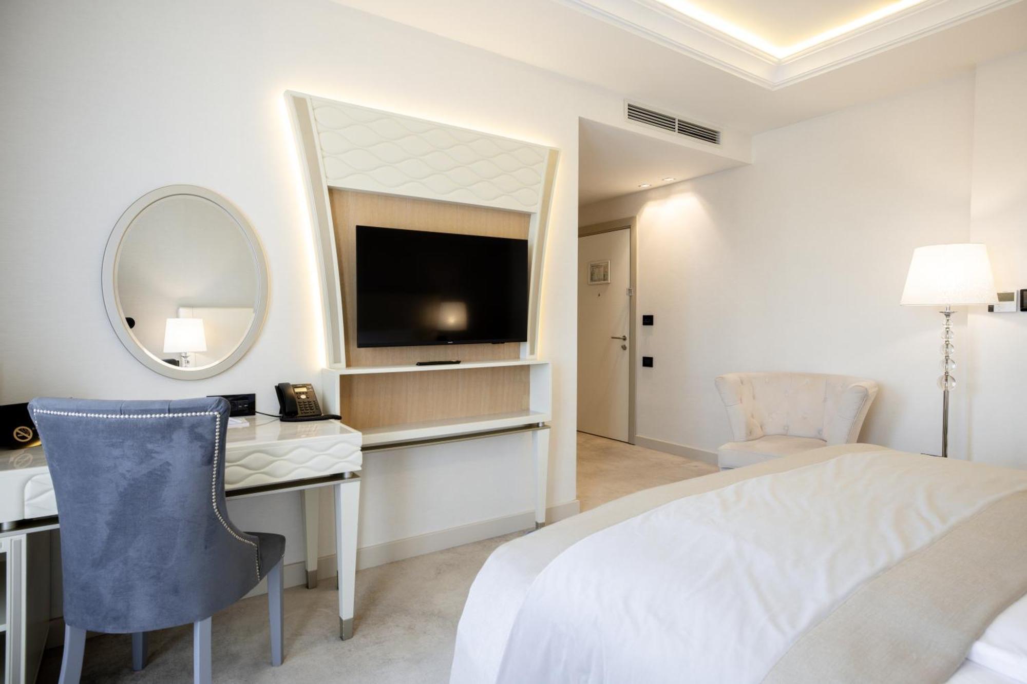 Hotel Tresor Le Palais Timişoara Extérieur photo